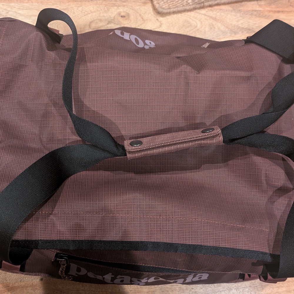 Patagonia 40L Burgundy Travel Bag - Picture 6 of 7